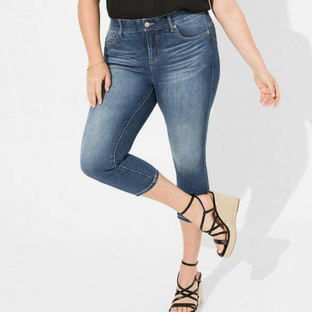 Torrid Size 26 Crop Bombshell‎ Skinny Premium High Rise Stretch Blue Denim Jeans